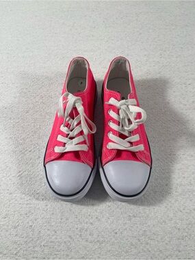 Epicstep Pink Canvas Low Top Sneakers - Size 4. Neon Pink. SKU#0324